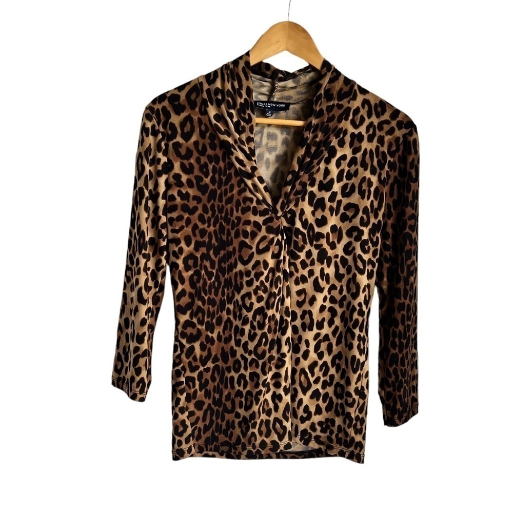 Jones New York Women’s Animal Print Blouse.  V-Neck.  3/4 Sleeves.  Size M
